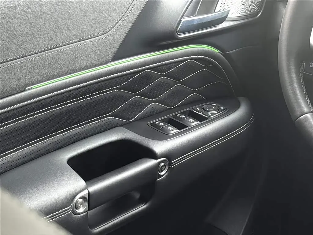 2021 Tank 300 2.0T 227HP L4 8AT,autocango,china used car exporter,china ev exporter,chinese used car exporter,chinese used ev exporter