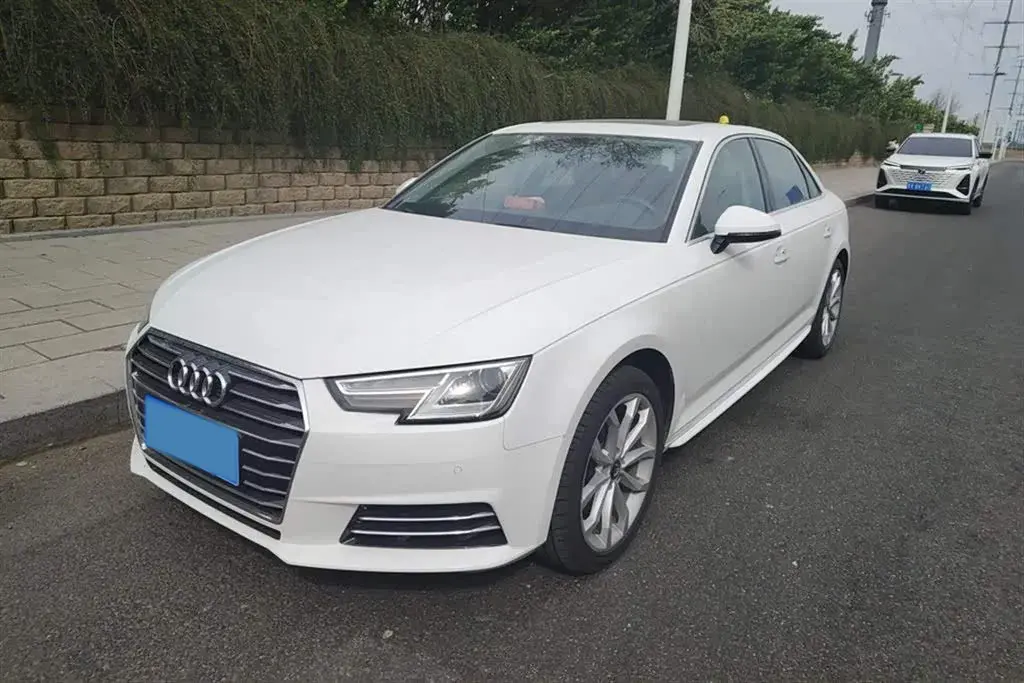 2017 Audi A4L 2.0T 190HP L4 7DCT
