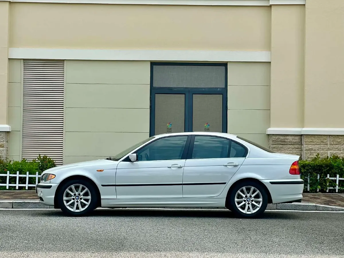2004 BMW 3 Series 2.5L 192HP L6 5AT,autocango,china used car exporter,china ev exporter,chinese used car exporter,chinese used ev exporter