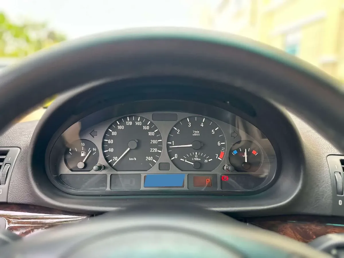 2004 BMW 3 Series 2.5L 192HP L6 5AT,autocango,china used car exporter,china ev exporter,chinese used car exporter,chinese used ev exporter