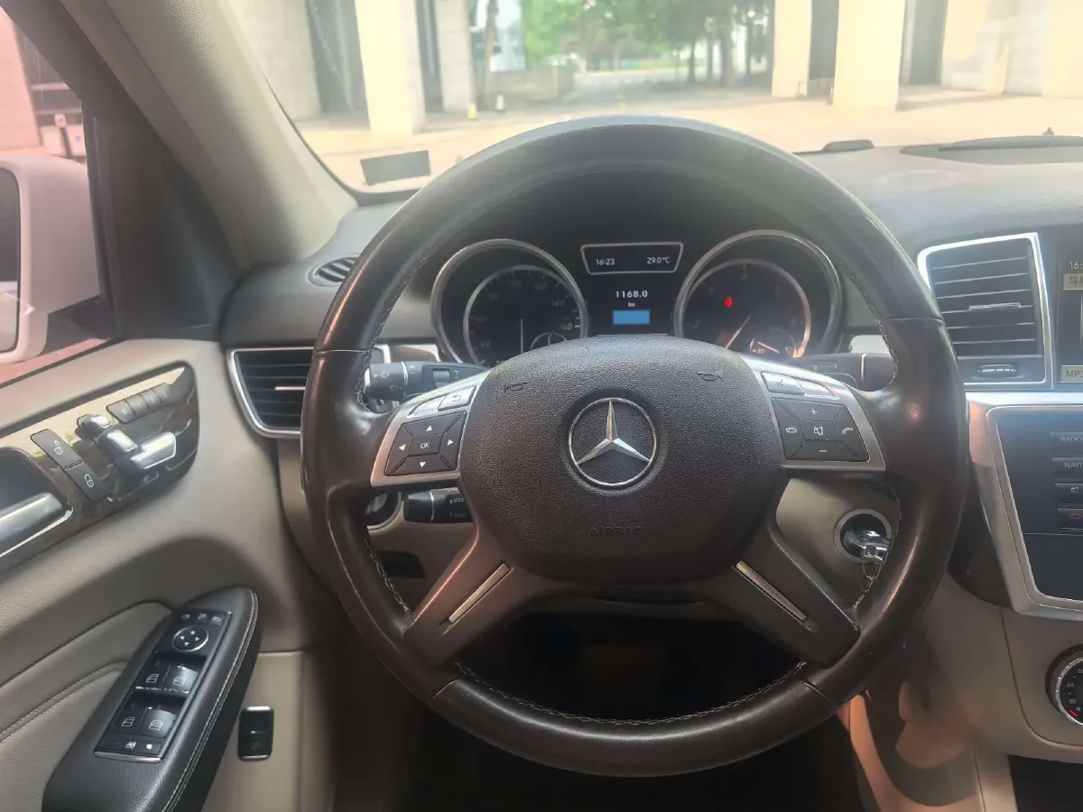 2013 Mercedes-Benz SL Class 3.5L 306HP V6 7AT,autocango,china used car exporter,china ev exporter,chinese used car exporter,chinese used ev exporter