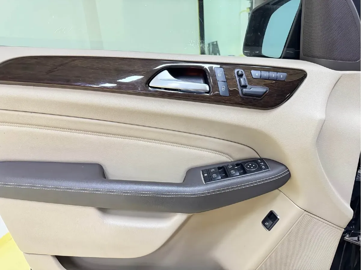 2013 Mercedes-Benz SL Class 3.5L 306HP V6 7AT,autocango,china used car exporter,china ev exporter,chinese used car exporter,chinese used ev exporter