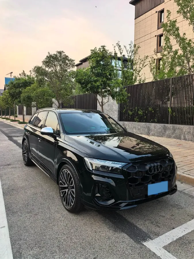2024 Audi SQ7 4.0T 507HP V8 8AT,autocango,china used car exporter,china ev exporter,chinese used car exporter,chinese used ev exporter