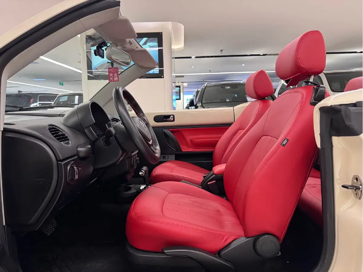 2009 Volkswagen Beetle 2.0L 115HP L4 6AT,autocango,china used car exporter,china ev exporter,chinese used car exporter,chinese used ev exporter