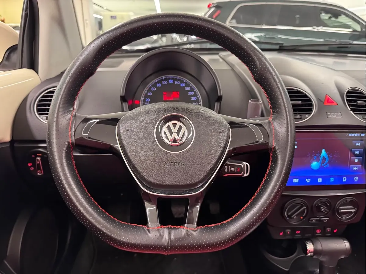 2009 Volkswagen Beetle 2.0L 115HP L4 6AT,autocango,china used car exporter,china ev exporter,chinese used car exporter,chinese used ev exporter