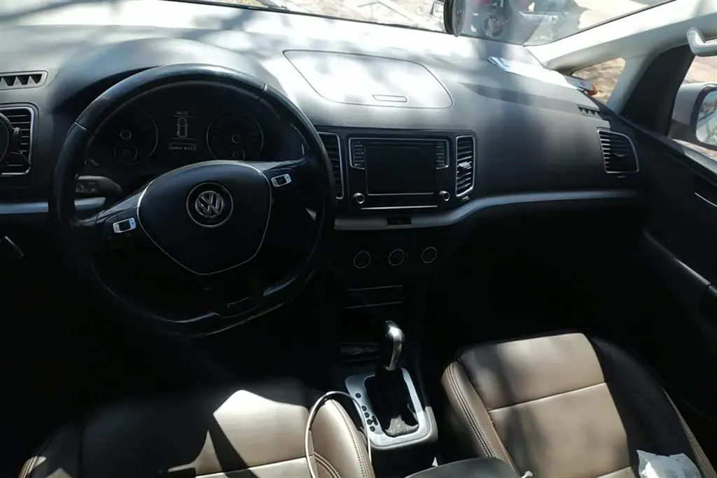 2016 Volkswagen Sharan 2.0T 220HP L4 6DCT,autocango,china used car exporter,china ev exporter,chinese used car exporter,chinese used ev exporter
