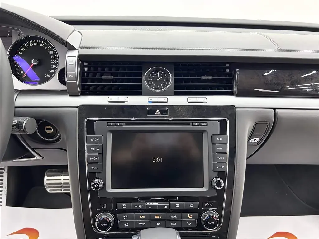 2015 Volkswagen Pheaton 3.0L 250HP V6 6AT,autocango,china used car exporter,china ev exporter,chinese used car exporter,chinese used ev exporter