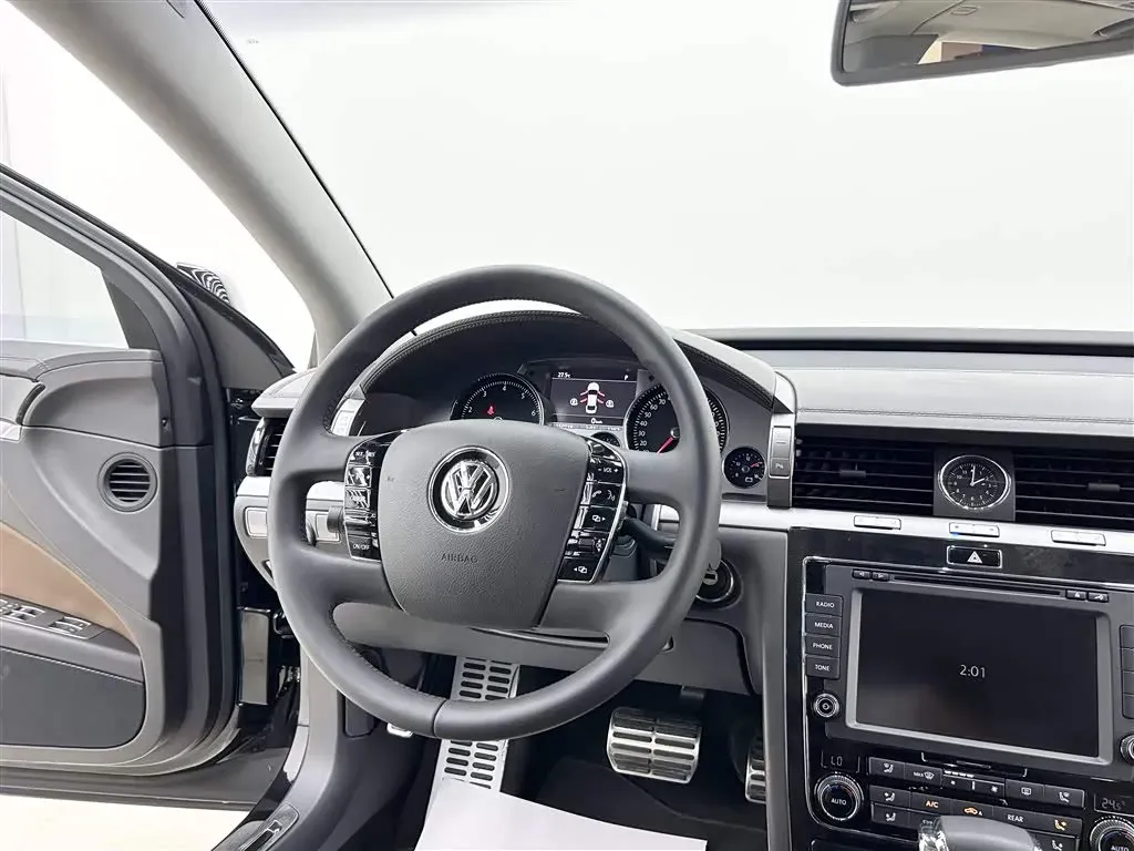 2015 Volkswagen Pheaton 3.0L 250HP V6 6AT,autocango,china used car exporter,china ev exporter,chinese used car exporter,chinese used ev exporter