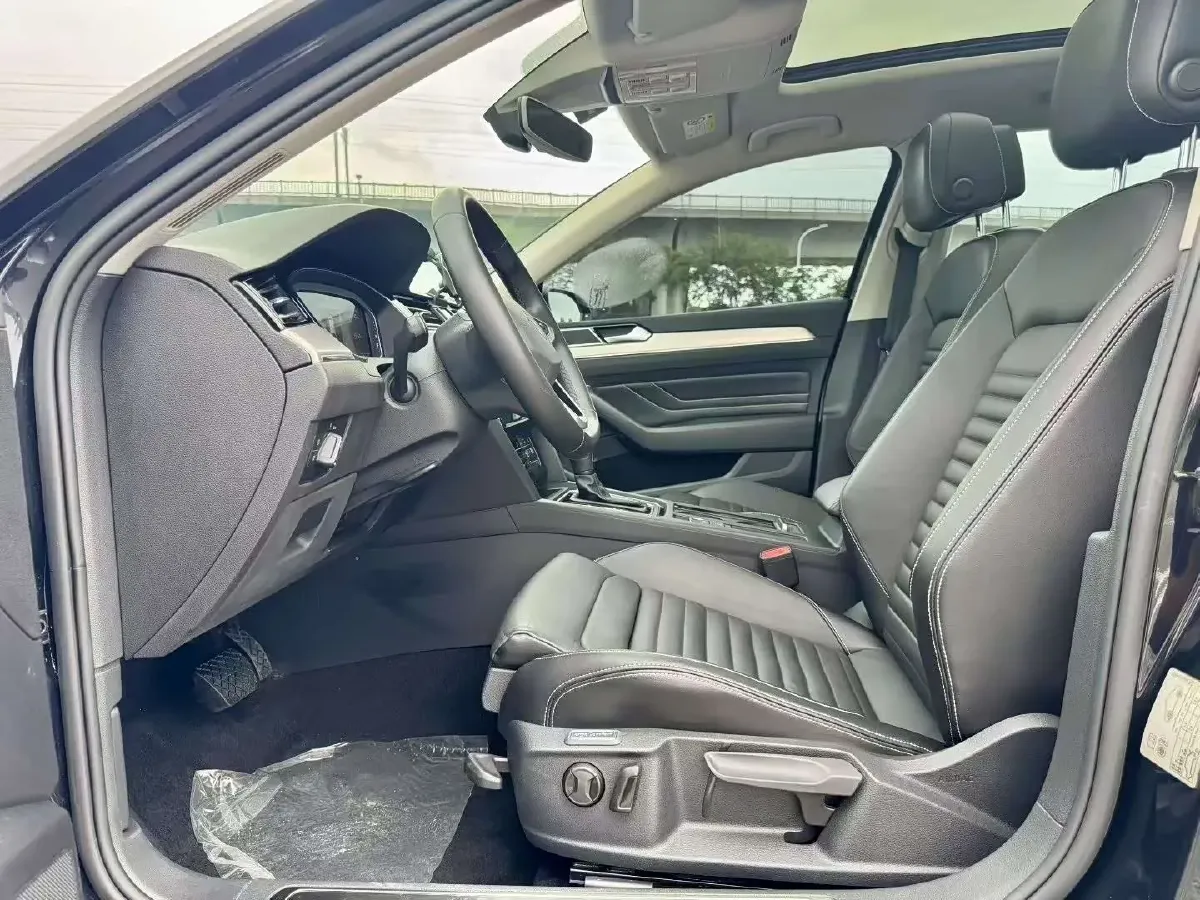 2021 Volkswagen Alltrack 2.0T 190HP L4 7DCT,autocango,china used car exporter,china ev exporter,chinese used car exporter,chinese used ev exporter