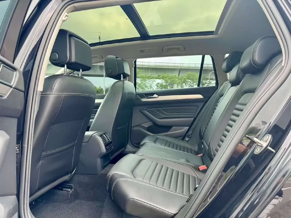 2021 Volkswagen Alltrack 2.0T 190HP L4 7DCT,autocango,china used car exporter,china ev exporter,chinese used car exporter,chinese used ev exporter