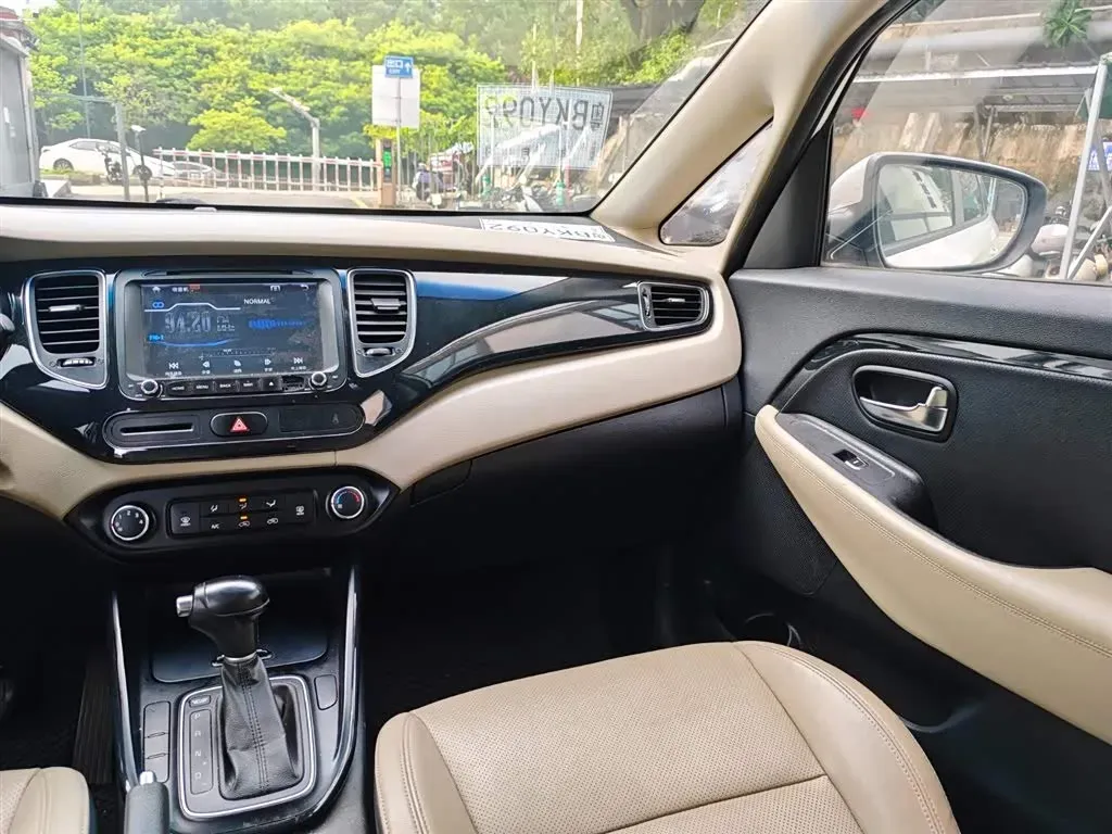 2013 Kia Carens 2.0L 152HP L4 6AT,autocango,china used car exporter,china ev exporter,chinese used car exporter,chinese used ev exporter