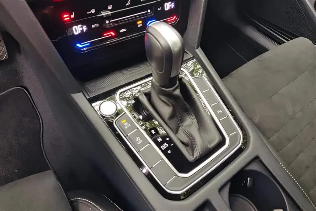 2021 Volkswagen Alltrack 2.0T 190HP L4 7DCT,autocango,china used car exporter,china ev exporter,chinese used car exporter,chinese used ev exporter