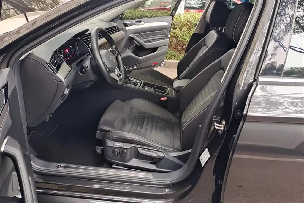 2021 Volkswagen Alltrack 2.0T 190HP L4 7DCT,autocango,china used car exporter,china ev exporter,chinese used car exporter,chinese used ev exporter