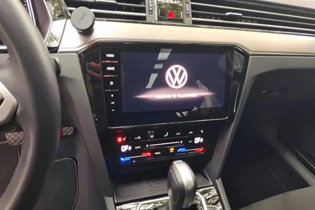 2021 Volkswagen Alltrack 2.0T 190HP L4 7DCT,autocango,china used car exporter,china ev exporter,chinese used car exporter,chinese used ev exporter
