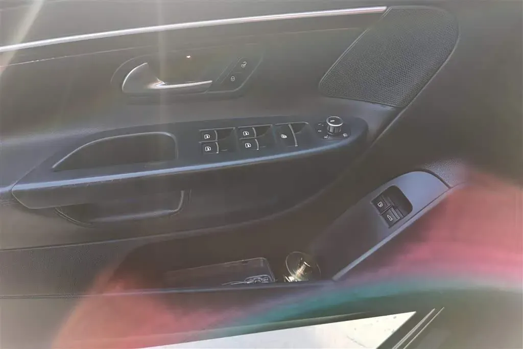 2011 Volkswagen Eos 2.0T 211HP L4 6DCT,autocango,china used car exporter,china ev exporter,chinese used car exporter,chinese used ev exporter