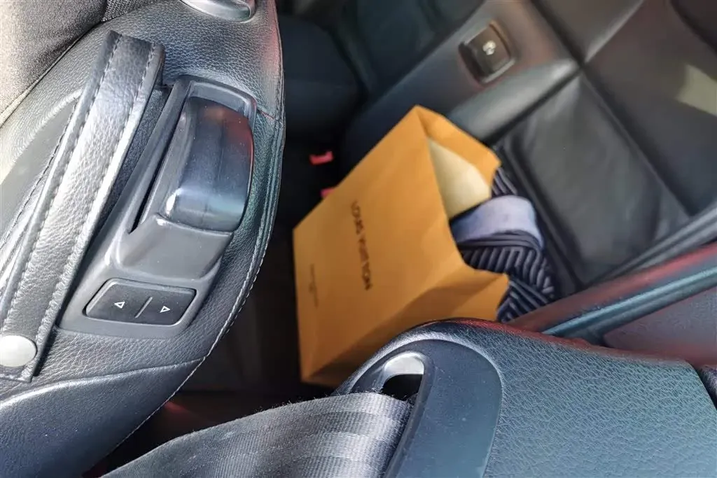 2011 Volkswagen Eos 2.0T 211HP L4 6DCT,autocango,china used car exporter,china ev exporter,chinese used car exporter,chinese used ev exporter