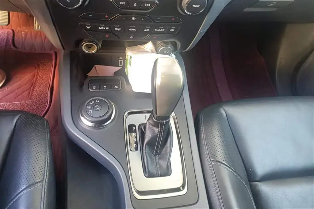 2016 Ford Everest 2.0T 245HP L4 6AT,autocango,china used car exporter,china ev exporter,chinese used car exporter,chinese used ev exporter