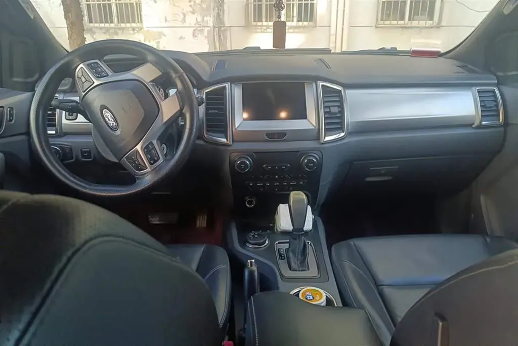 2016 Ford Everest 2.0T 245HP L4 6AT,autocango,china used car exporter,china ev exporter,chinese used car exporter,chinese used ev exporter