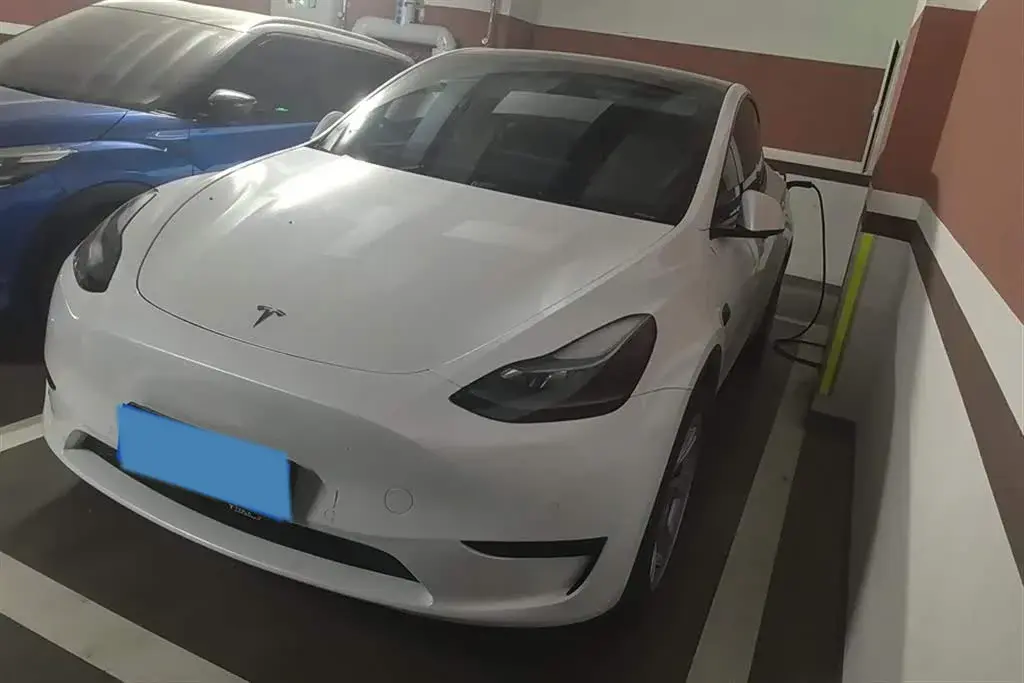 2022 Tesla Model Y BEV 60KWH