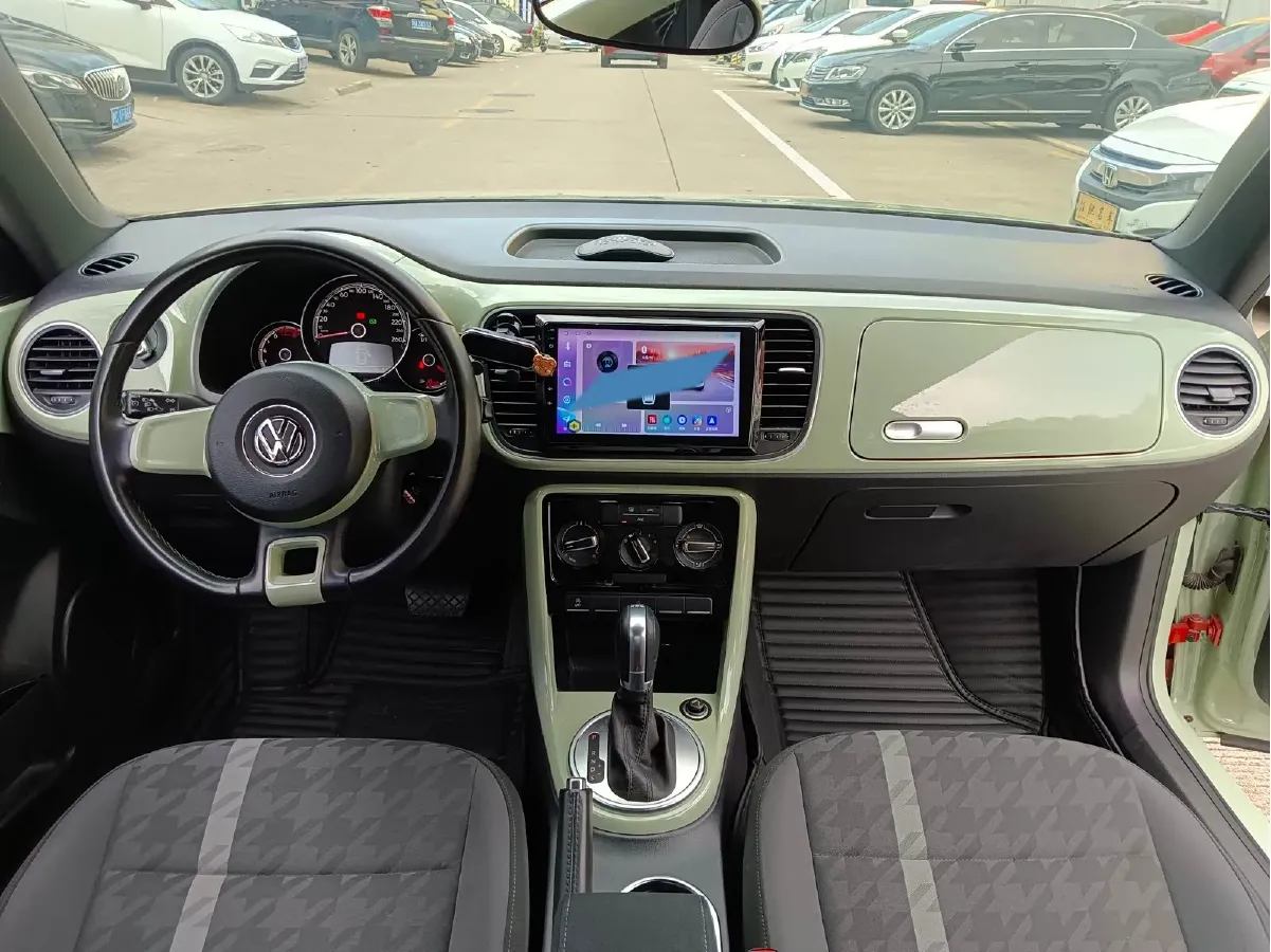 2017 Volkswagen Beetle 1.2T 105HP L4 7DCT,autocango,china used car exporter,china ev exporter,chinese used car exporter,chinese used ev exporter