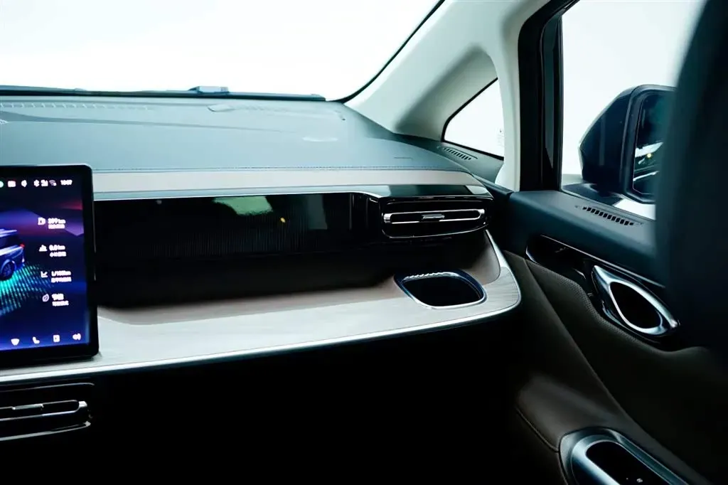 2024 GAC Trumpchi E8 2.0L 140HP L4 2DHT Hybrid,autocango,china used car exporter,china ev exporter,chinese used car exporter,chinese used ev exporter