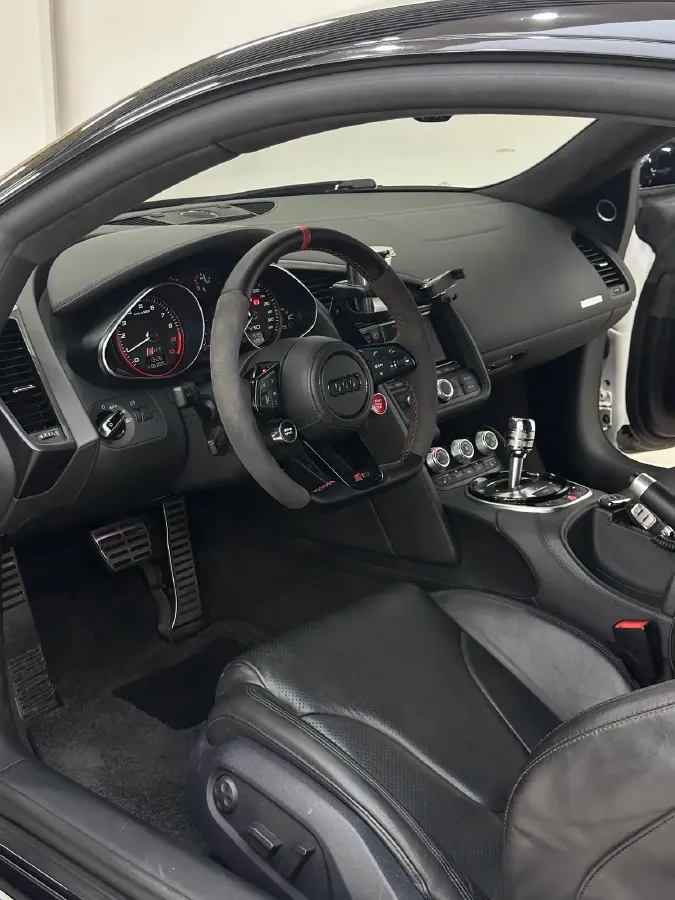 2014 Audi R8 5.2L 525HP V10 7DCT,autocango,china used car exporter,china ev exporter,chinese used car exporter,chinese used ev exporter