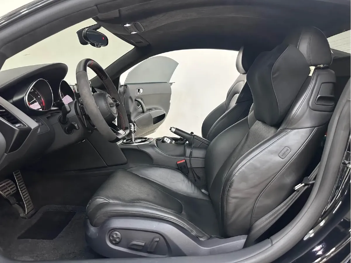 2014 Audi R8 5.2L 525HP V10 7DCT,autocango,china used car exporter,china ev exporter,chinese used car exporter,chinese used ev exporter