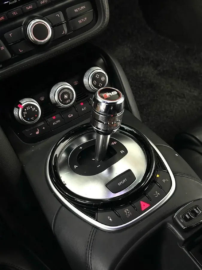 2014 Audi R8 5.2L 525HP V10 7DCT,autocango,china used car exporter,china ev exporter,chinese used car exporter,chinese used ev exporter