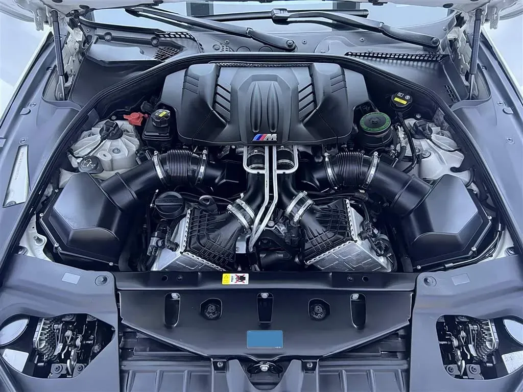 2015 BMW M6 4.4T 560HP V8 7DCT,autocango,china used car exporter,china ev exporter,chinese used car exporter,chinese used ev exporter