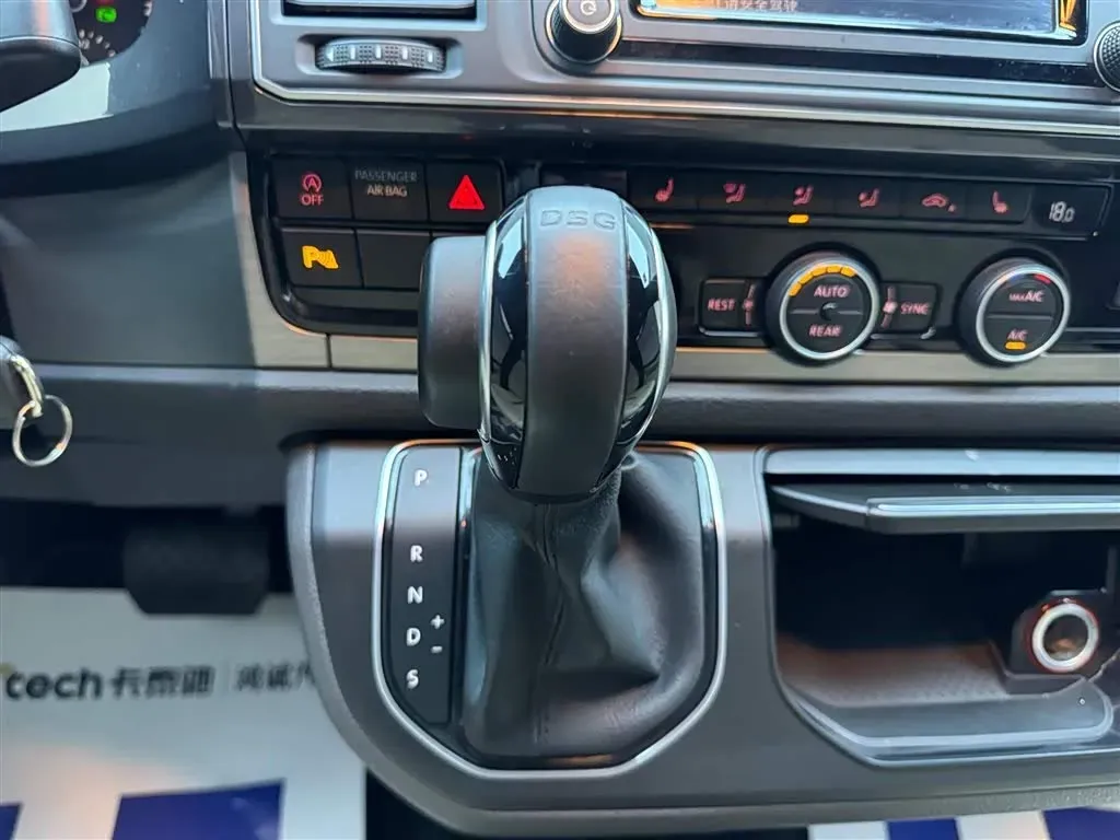 2018 Volkswagen Caravelle 2.0T 204HP L4 7DCT,autocango,china used car exporter,china ev exporter,chinese used car exporter,chinese used ev exporter