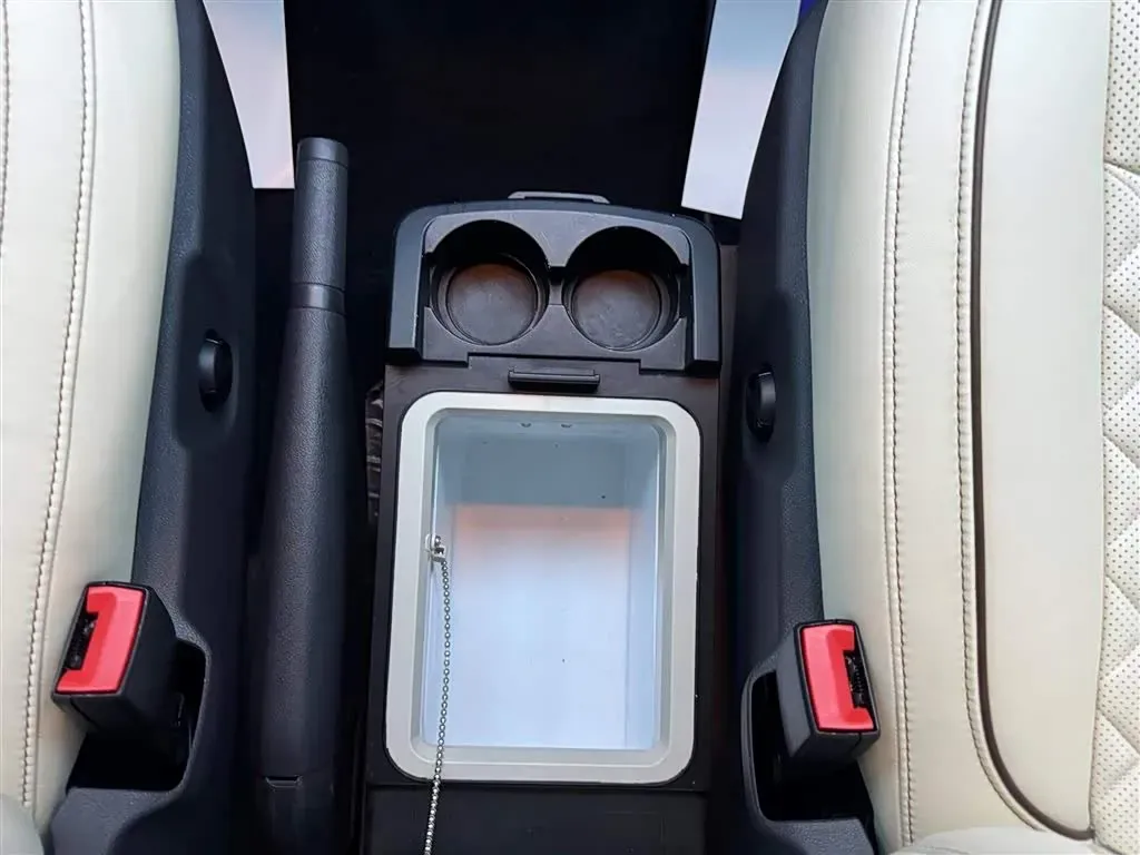 2018 Volkswagen Caravelle 2.0T 204HP L4 7DCT,autocango,china used car exporter,china ev exporter,chinese used car exporter,chinese used ev exporter