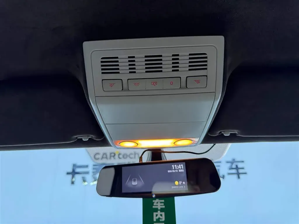 2018 Volkswagen Caravelle 2.0T 204HP L4 7DCT,autocango,china used car exporter,china ev exporter,chinese used car exporter,chinese used ev exporter