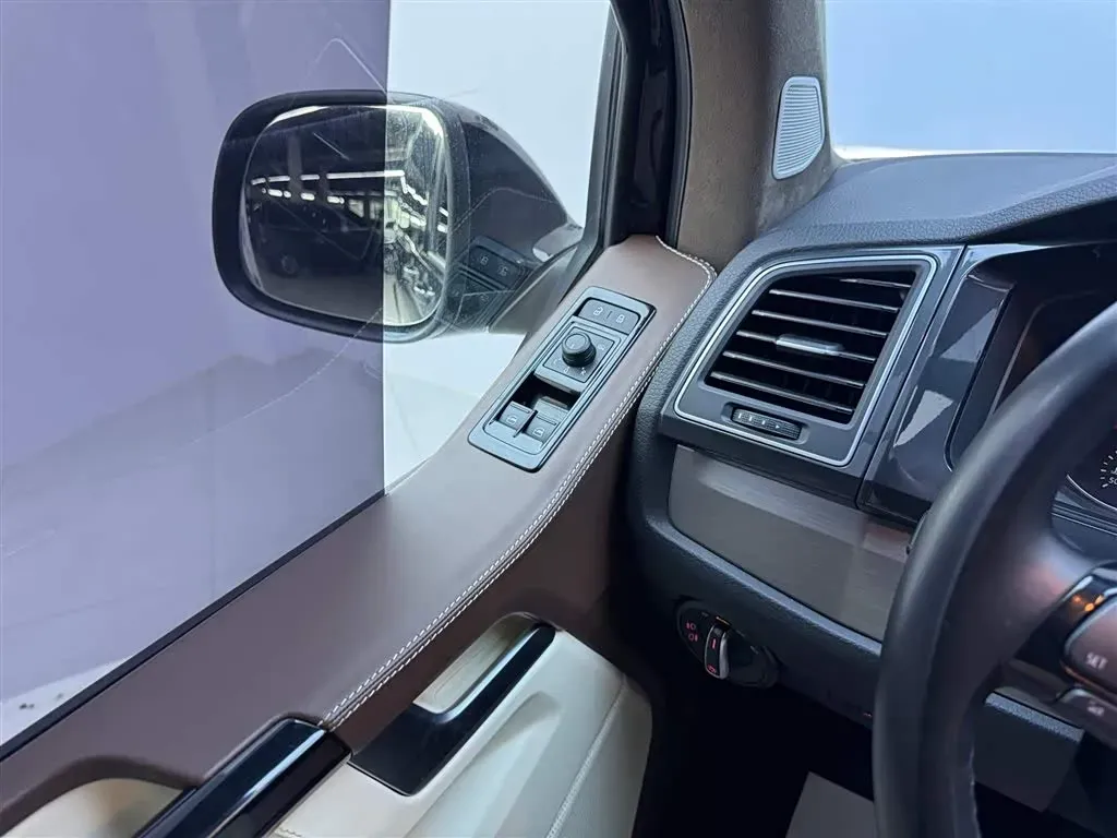 2018 Volkswagen Caravelle 2.0T 204HP L4 7DCT,autocango,china used car exporter,china ev exporter,chinese used car exporter,chinese used ev exporter