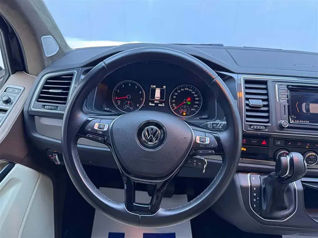 2018 Volkswagen Caravelle 2.0T 204HP L4 7DCT,autocango,china used car exporter,china ev exporter,chinese used car exporter,chinese used ev exporter