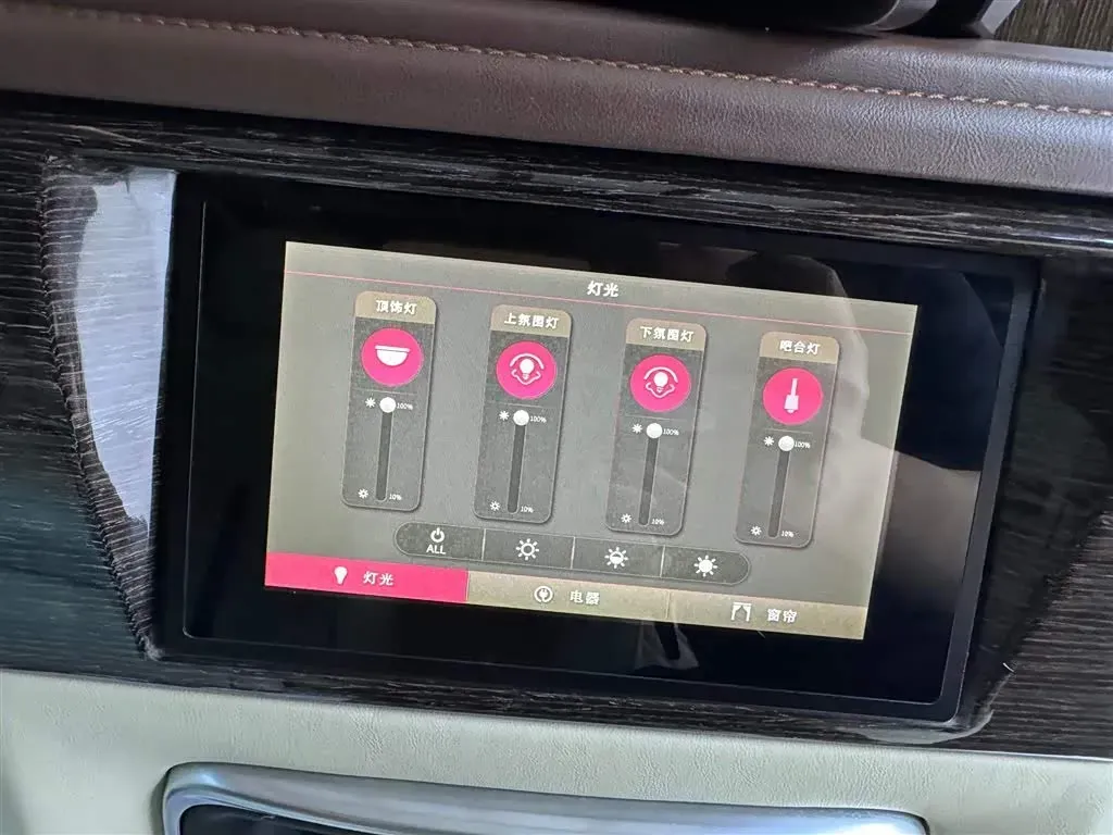 2018 Volkswagen Caravelle 2.0T 204HP L4 7DCT,autocango,china used car exporter,china ev exporter,chinese used car exporter,chinese used ev exporter