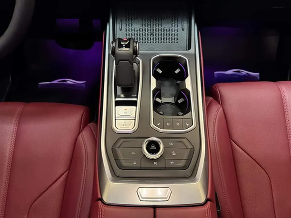 2024 Tank 400 2.0T 252HP L4 9AT PHEV 36.7/37.1KWH,autocango,china used car exporter,china ev exporter,chinese used car exporter,chinese used ev exporter