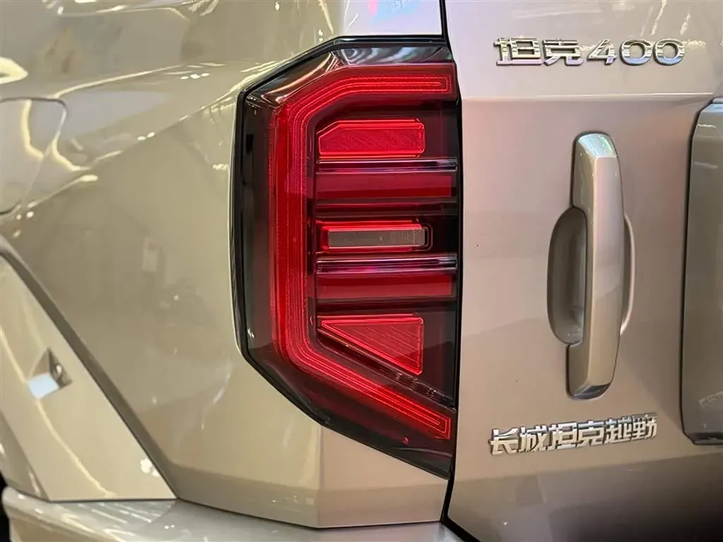 2024 Tank 400 2.0T 252HP L4 9AT PHEV 36.7/37.1KWH,autocango,china used car exporter,china ev exporter,chinese used car exporter,chinese used ev exporter