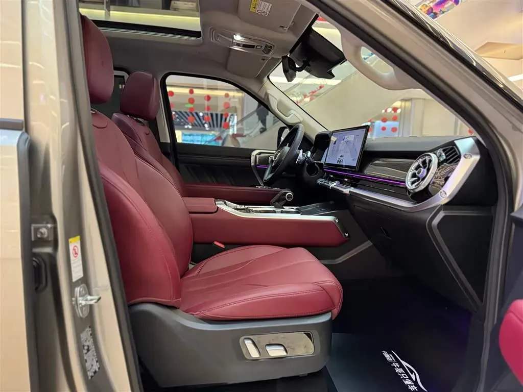 2024 Tank 400 2.0T 252HP L4 9AT PHEV 36.7/37.1KWH,autocango,china used car exporter,china ev exporter,chinese used car exporter,chinese used ev exporter