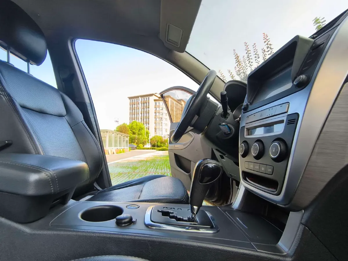 2013 Geely GX7 2.4L 162HP L4 6AT,autocango,china used car exporter,china ev exporter,chinese used car exporter,chinese used ev exporter