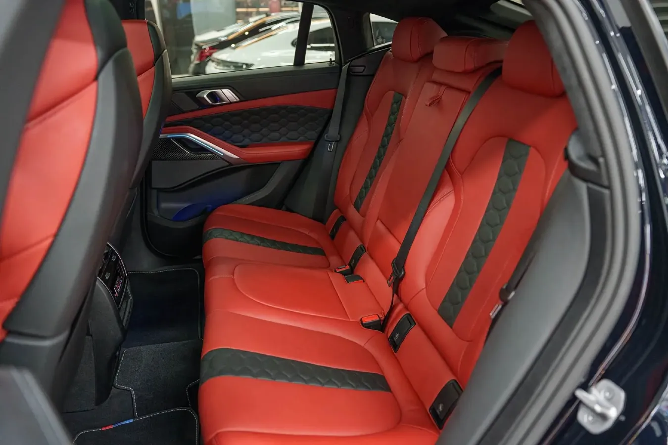 2022 BMW X6 M 4.4T 600HP V8 8AT,autocango,china used car exporter,china ev exporter,chinese used car exporter,chinese used ev exporter