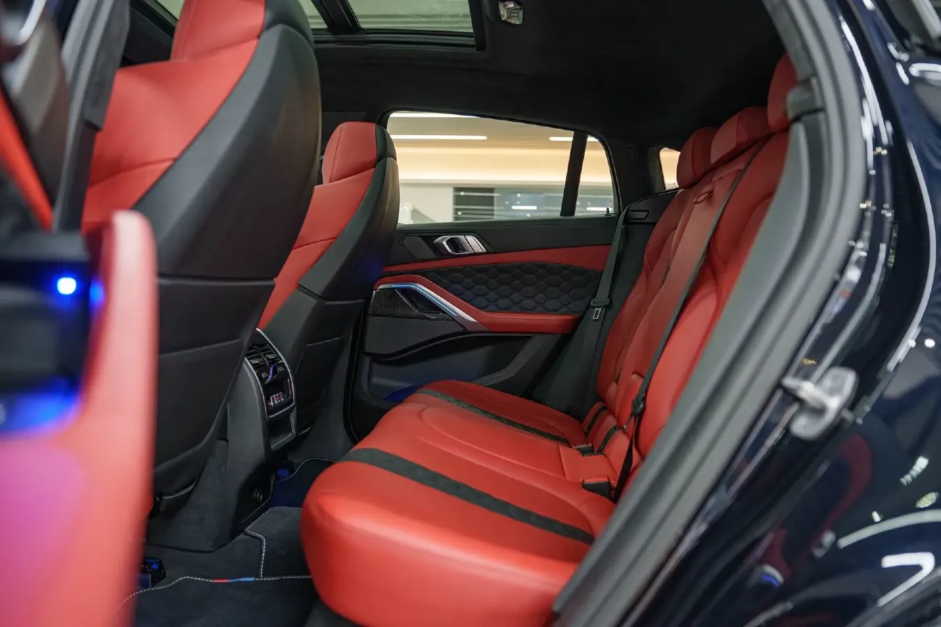 2022 BMW X6 M 4.4T 600HP V8 8AT,autocango,china used car exporter,china ev exporter,chinese used car exporter,chinese used ev exporter