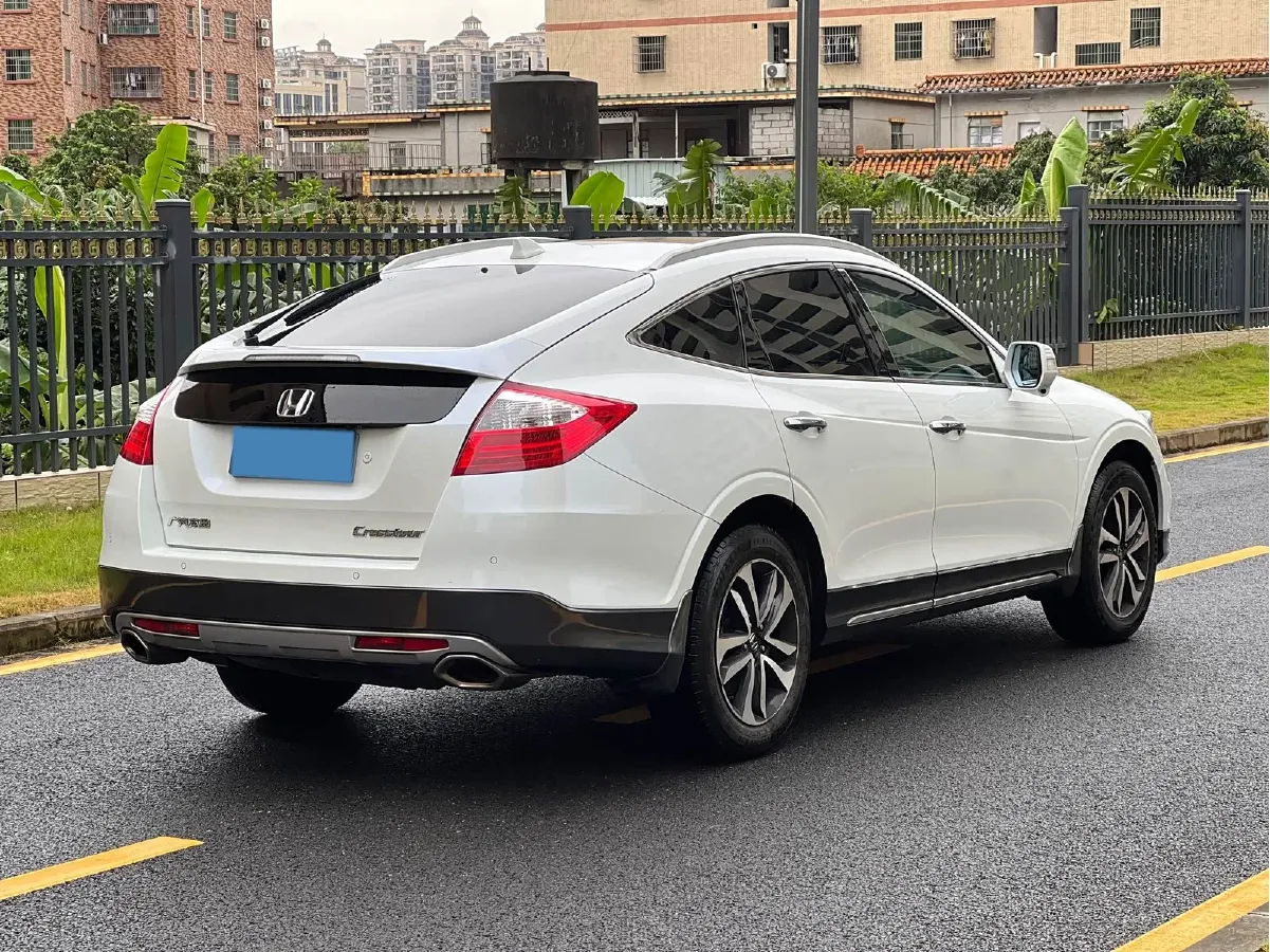 2016 Honda Crosstour 2.4L 197HP L4 5AT,autocango,china used car exporter,china ev exporter,chinese used car exporter,chinese used ev exporter