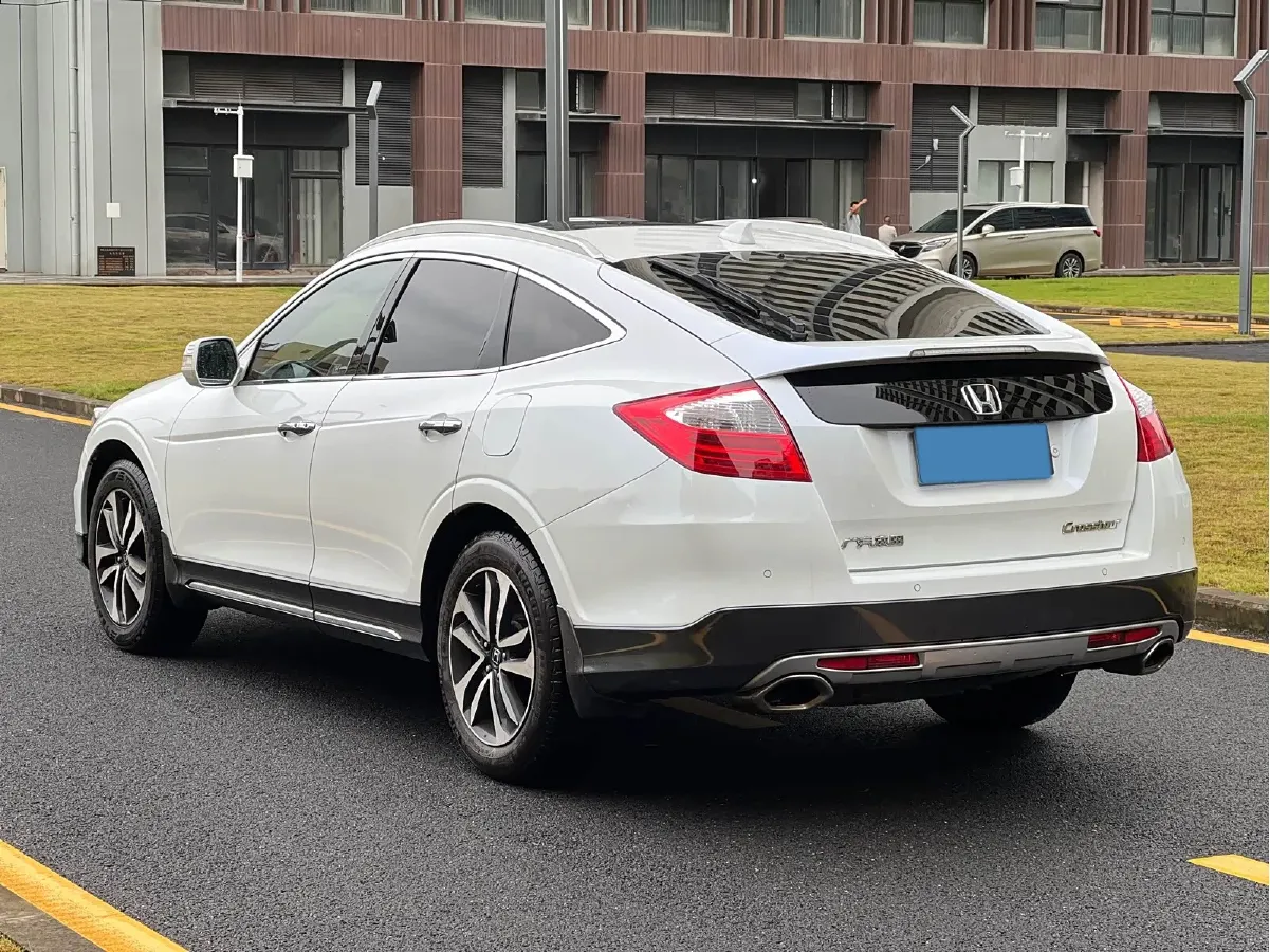 2016 Honda Crosstour 2.4L 197HP L4 5AT,autocango,china used car exporter,china ev exporter,chinese used car exporter,chinese used ev exporter