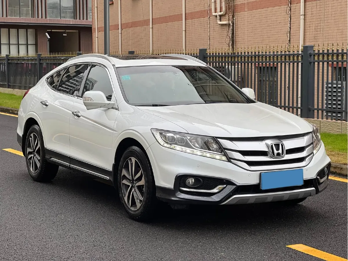 2016 Honda Crosstour 2.4L 197HP L4 5AT,autocango,china used car exporter,china ev exporter,chinese used car exporter,chinese used ev exporter