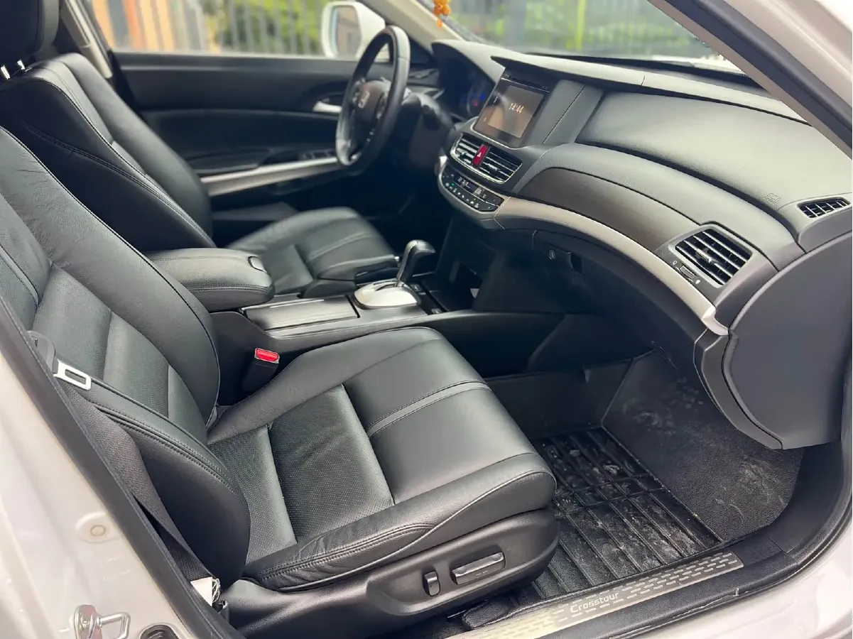 2016 Honda Crosstour 2.4L 197HP L4 5AT,autocango,china used car exporter,china ev exporter,chinese used car exporter,chinese used ev exporter