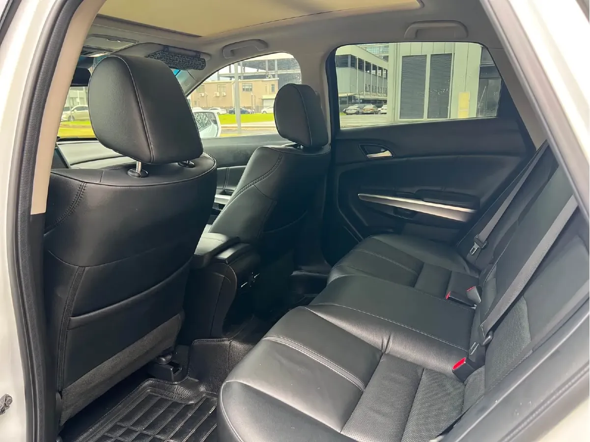 2016 Honda Crosstour 2.4L 197HP L4 5AT,autocango,china used car exporter,china ev exporter,chinese used car exporter,chinese used ev exporter