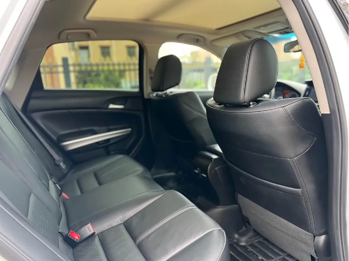 2016 Honda Crosstour 2.4L 197HP L4 5AT,autocango,china used car exporter,china ev exporter,chinese used car exporter,chinese used ev exporter