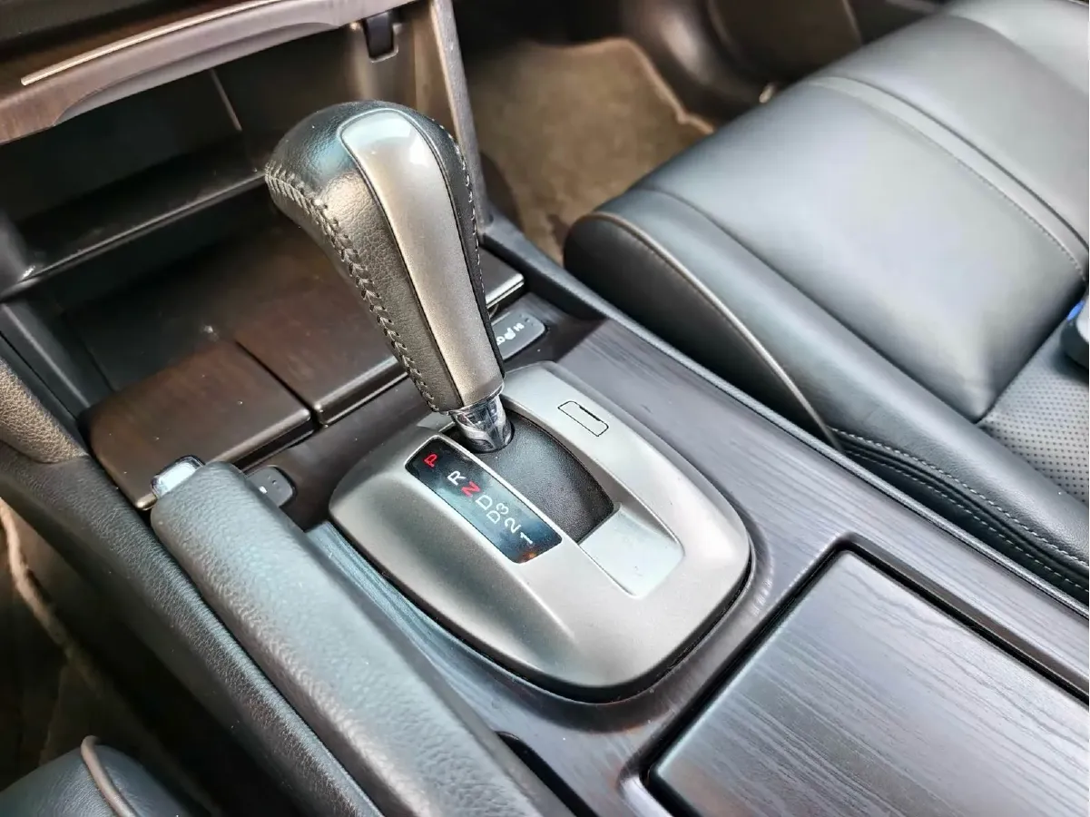 2012 Honda Crosstour 2.4L 197HP L4 5AT,autocango,china used car exporter,china ev exporter,chinese used car exporter,chinese used ev exporter