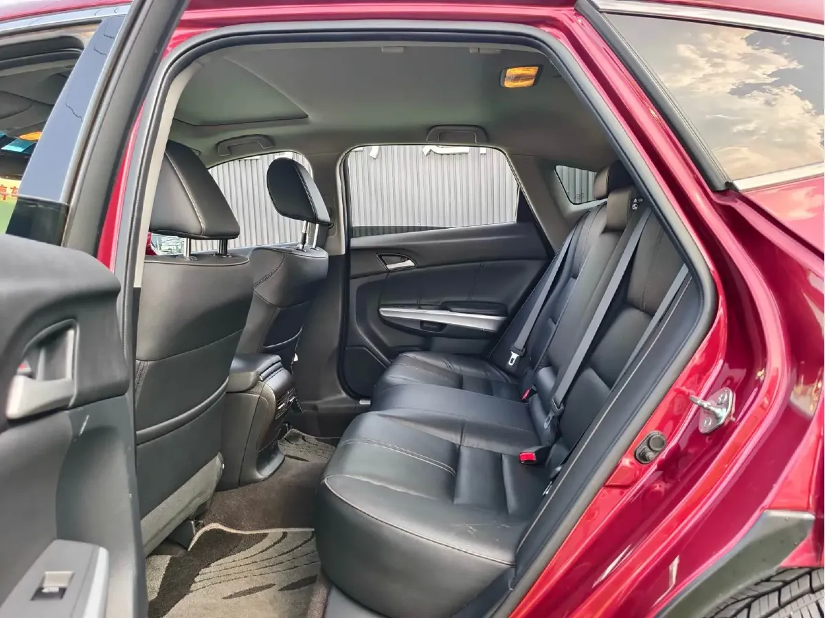 2012 Honda Crosstour 2.4L 197HP L4 5AT,autocango,china used car exporter,china ev exporter,chinese used car exporter,chinese used ev exporter