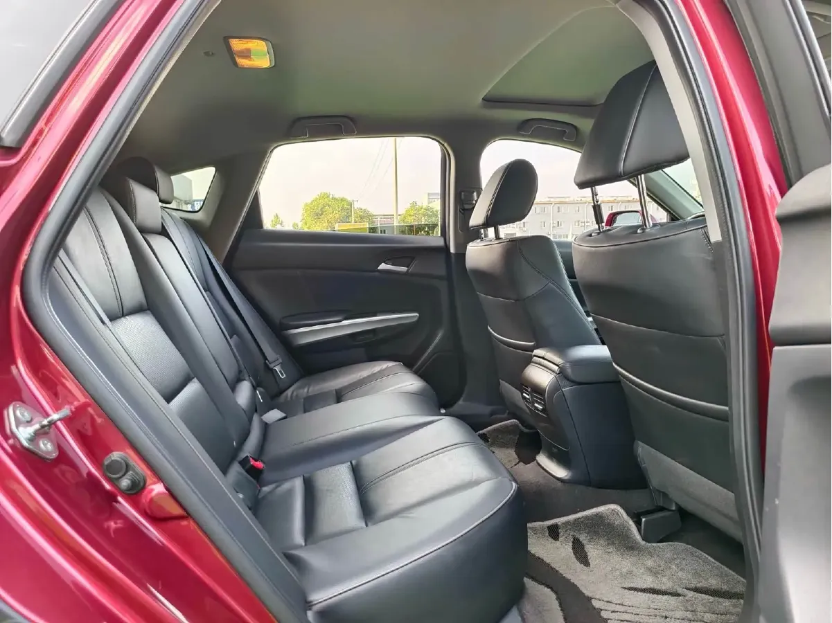 2012 Honda Crosstour 2.4L 197HP L4 5AT,autocango,china used car exporter,china ev exporter,chinese used car exporter,chinese used ev exporter